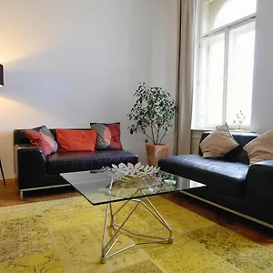 https://prague-kampa-park-apartment.praguehotelsweb.com